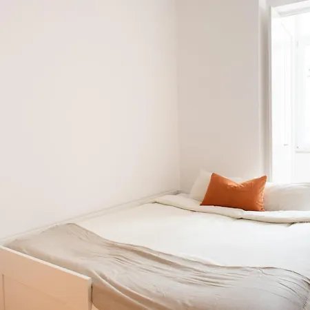 Apartamento Amaro Ii - Sleek 2 Bedroom In Alcantara *